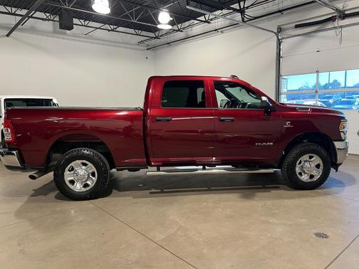 2022 RAM 2500 Tradesman Crew Cab 4x4 6'4' Box