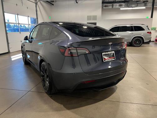 2022 Tesla Model Y Performance Dual Motor All-Wheel Drive
