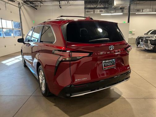 2025 Toyota Sienna Limited 7-Passenger