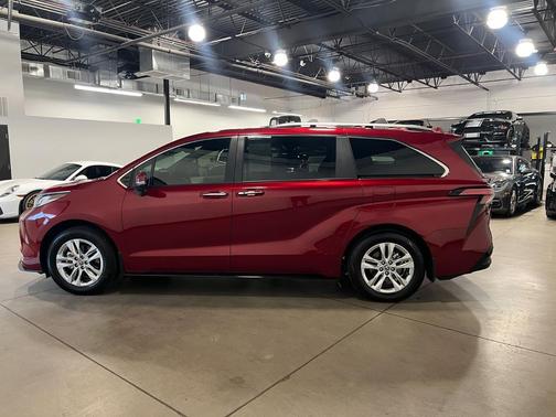 2025 Toyota Sienna Limited 7-Passenger
