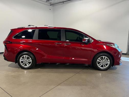 2025 Toyota Sienna Limited 7-Passenger