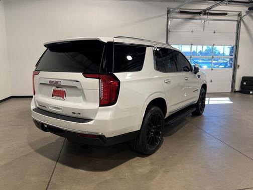 2024 GMC Yukon SLT