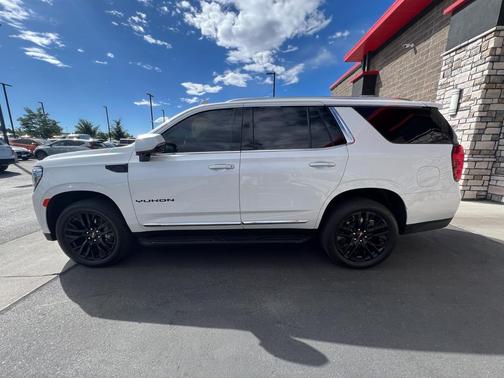 2024 GMC Yukon SLT