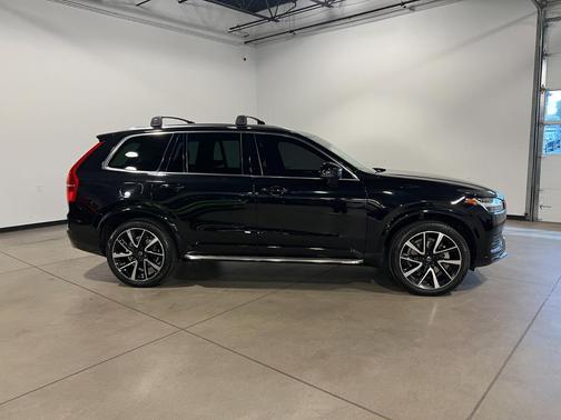 Onyx Black Metallic 2021 Volvo XC90 T6 Momentum