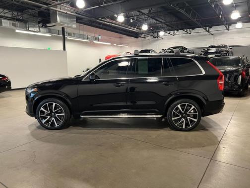 Onyx Black Metallic 2021 Volvo XC90 T6 Momentum
