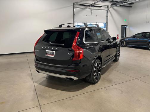 Onyx Black Metallic 2021 Volvo XC90 T6 Momentum