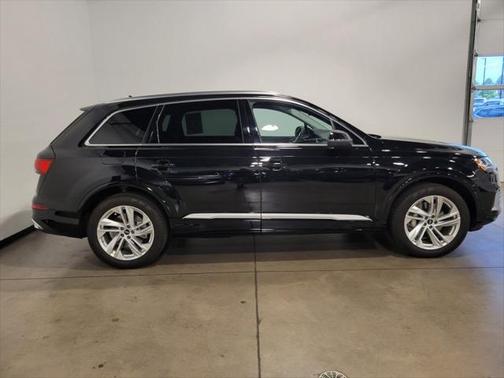 2022 Audi Q7 55 Premium Plus