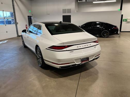 Uyuni White 2023 Genesis G90 3.5T e-SC AWD