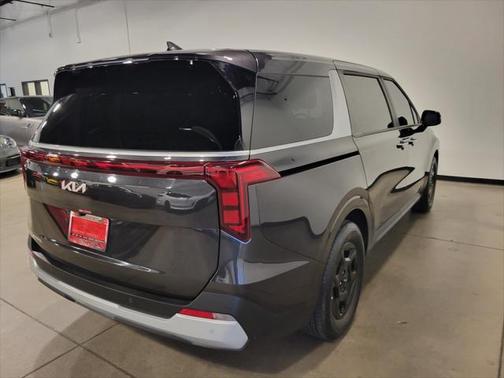2025 Kia Carnival LXS