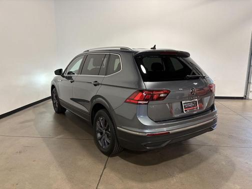 Platinum Gray Metallic 2022 Volkswagen Tiguan 2.0T SE 4MOTION