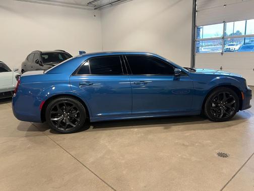 2022 Chrysler 300 Touring