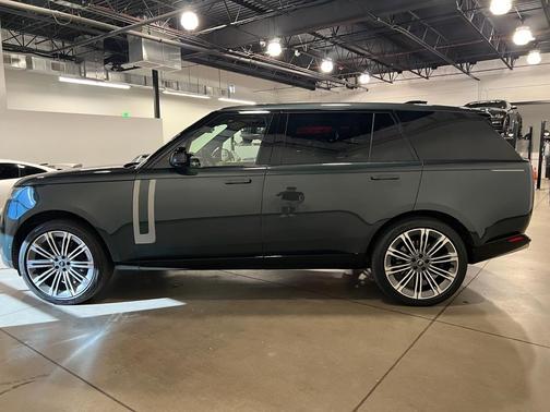 2024 Land Rover Range Rover P530 SE