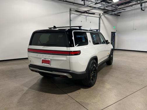 2024 Rivian R1S Adventure Quad Motor Large Pack