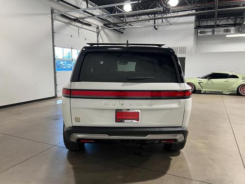 2024 Rivian R1S Adventure Quad Motor Large Pack