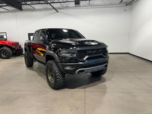 Diamond Black Crystal Pearlcoat 2022 RAM 1500 TRX