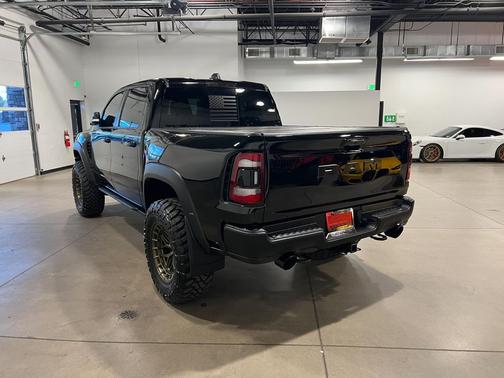 Diamond Black Crystal Pearlcoat 2022 RAM 1500 TRX