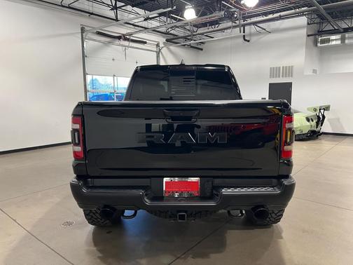 Diamond Black Crystal Pearlcoat 2022 RAM 1500 TRX