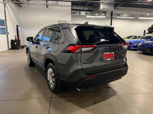 2022 Toyota RAV4 LE