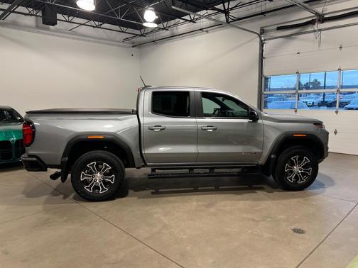 Sterling Metallic 2024 GMC Canyon AT4