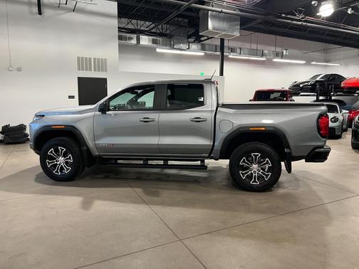 Sterling Metallic 2024 GMC Canyon AT4