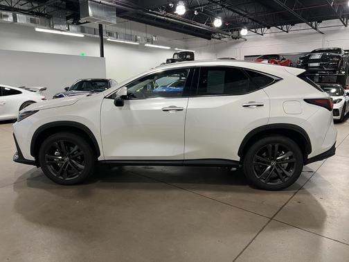 2025 Lexus NX 450h+ Luxury