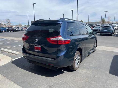 2018 Toyota Sienna XLE