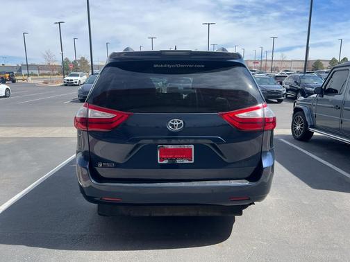 2018 Toyota Sienna XLE