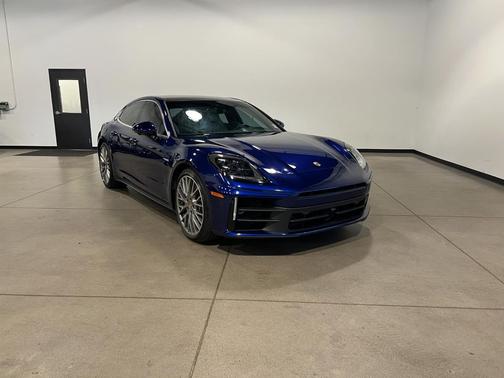 2024 Porsche Panamera 4
