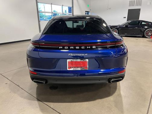 2024 Porsche Panamera 4