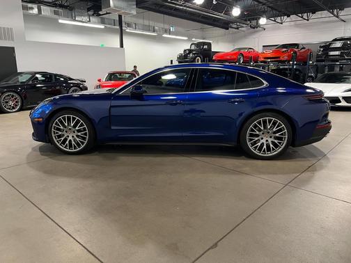 2024 Porsche Panamera 4
