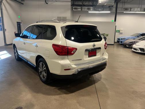 2017 Nissan Pathfinder SL