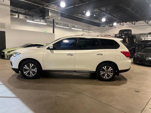 2017 Nissan Pathfinder SL