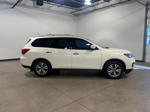 2017 Nissan Pathfinder SL