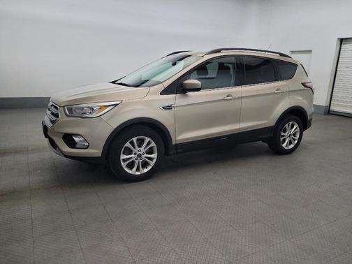 Ruby Red Metallic Tinted Clearcoat 2017 Ford Escape SE