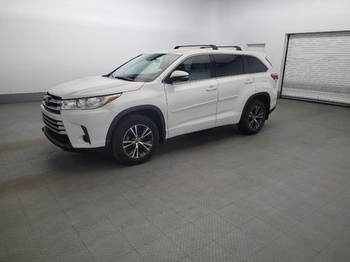 Celestial Silver Metallic 2018 Toyota Highlander LE