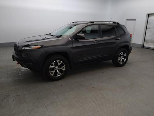 Brilliant Black Crystal Pearlcoat 2014 Jeep Cherokee Trailhawk