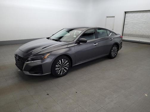Gun Metallic 2025 Nissan Altima 2.5 SV