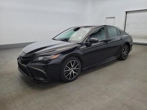 Midnight Black Metallic 2021 Toyota Camry SE