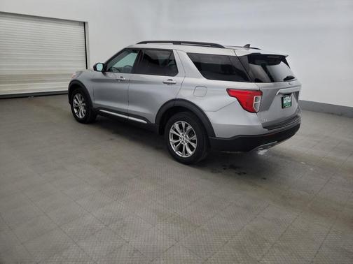 Iconic Silver Metallic 2022 Ford Explorer XLT