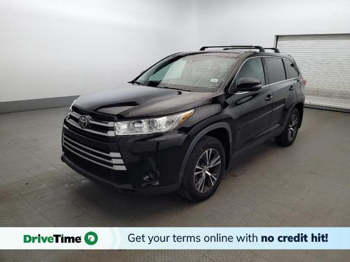 Midnight Black Metallic 2019 Toyota Highlander LE