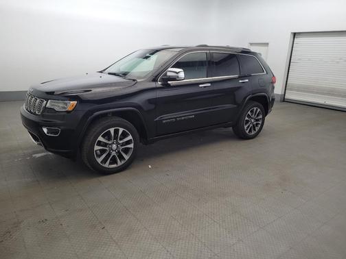 Diamond Black Crystal Pearlcoat 2018 Jeep Grand Cherokee Overland