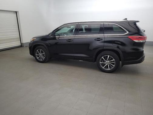 Midnight Black Metallic 2018 Toyota Highlander XLE