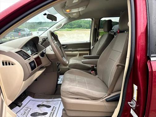 2010 Chrysler Town & Country New LX