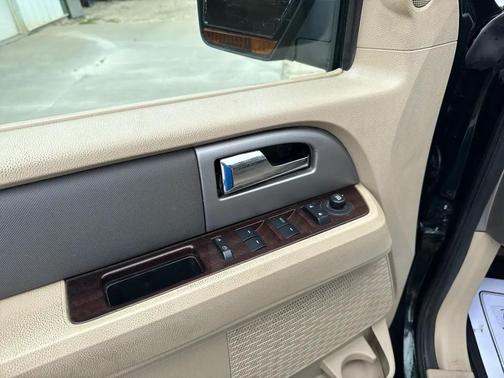 Dark Green 2014 Ford Expedition XLT