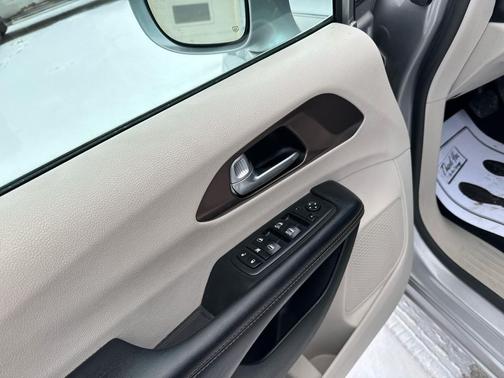 2017 Chrysler Pacifica Touring-L