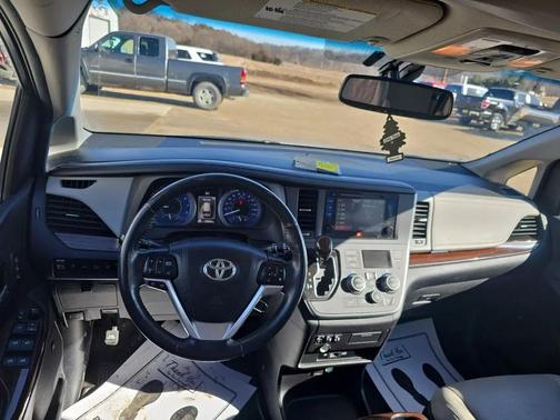 2016 Toyota Sienna Limited
