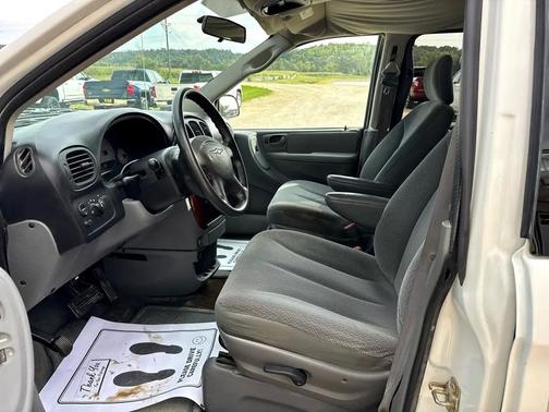 2005 Chrysler Town & Country Base