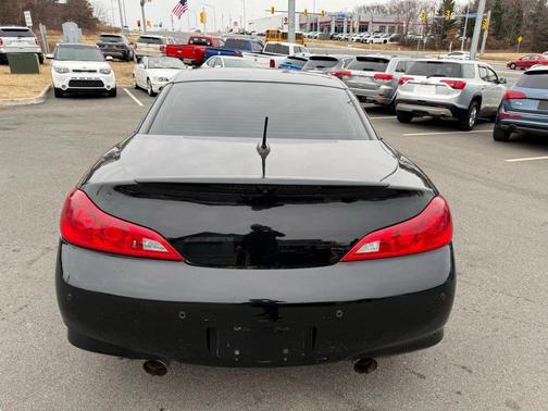 2014 INFINITI Q60 Base