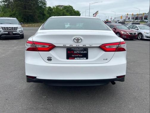Super White 2018 Toyota Camry LE