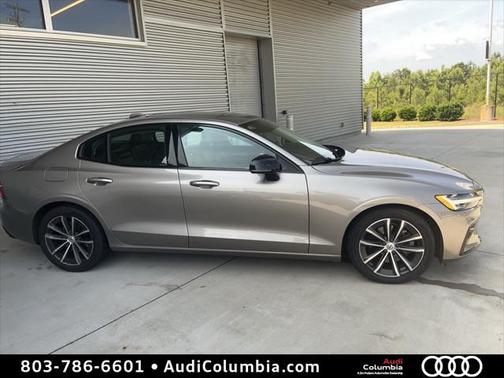 2021 Volvo S60 T5 Momentum